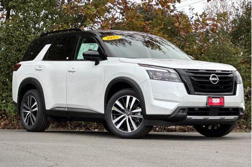 2025 Nissan Pathfinder Platinum 4WD