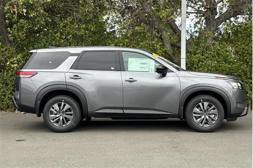 2025 Nissan Pathfinder S 4WD