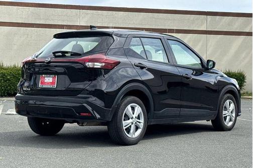 Super Black 2024 Nissan Kicks S