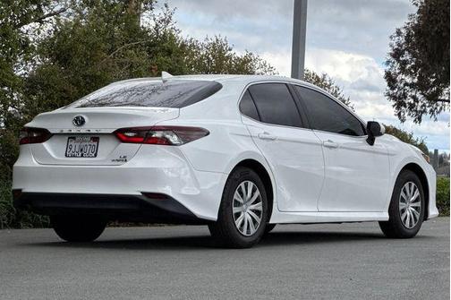 2024 Toyota Camry Hybrid LE