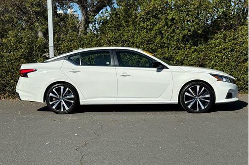 2022 Nissan Altima SR FWD