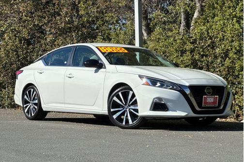 2022 Nissan Altima SR FWD