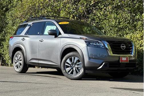 2025 Nissan Pathfinder SV FWD