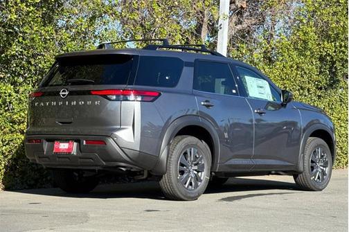 2025 Nissan Pathfinder SV FWD