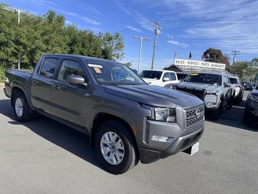 2023 Nissan Frontier SV