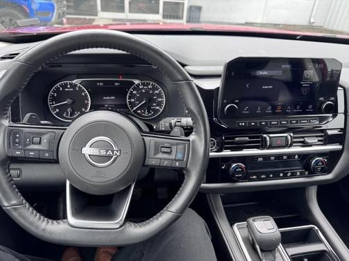 2023 Nissan Pathfinder SL FWD
