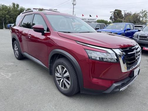 2023 Nissan Pathfinder SL FWD