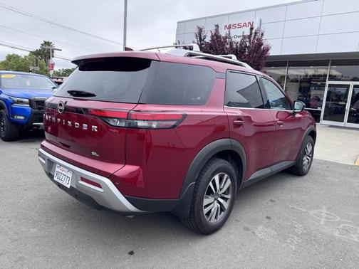 2023 Nissan Pathfinder SL FWD