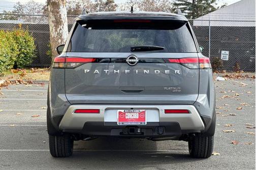 2025 Nissan Pathfinder Platinum 4WD