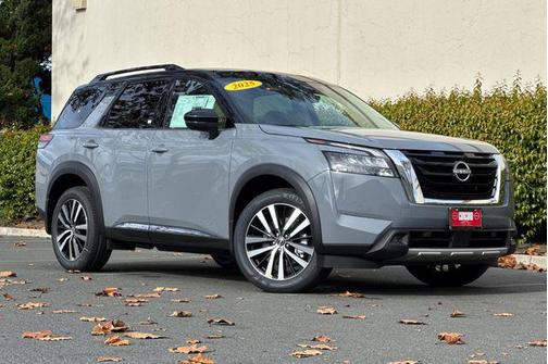 2025 Nissan Pathfinder Platinum 4WD