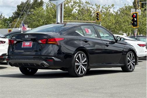 2022 Nissan Altima SR FWD