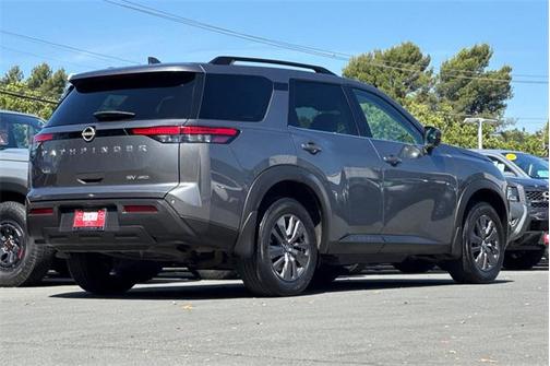 2024 Nissan Pathfinder SV 4WD