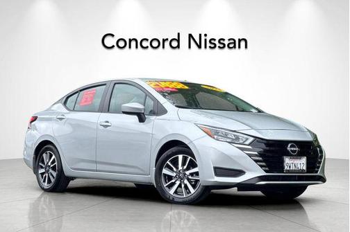 Brilliant Silver Metallic 2025 Nissan Versa 1.6 SV