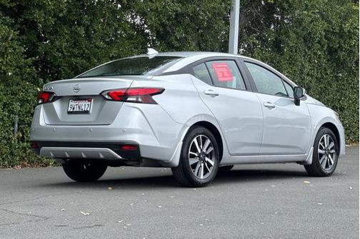 Brilliant Silver Metallic 2025 Nissan Versa 1.6 SV