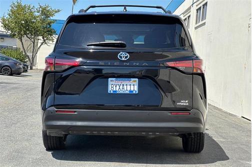 2022 Toyota Sienna XLE 8 Passenger