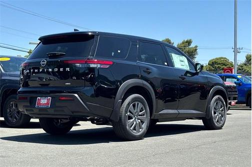 2025 Nissan Pathfinder S 4WD