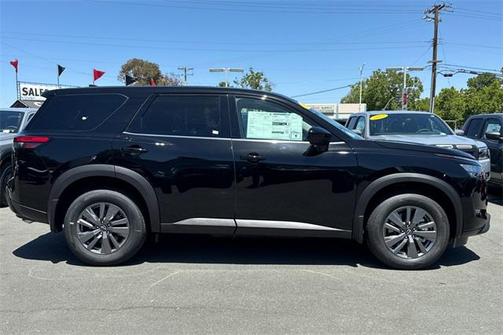 2025 Nissan Pathfinder S 4WD