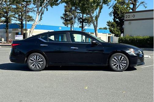 Super Black Clearcoat 2024 Nissan Altima 2.5 SV