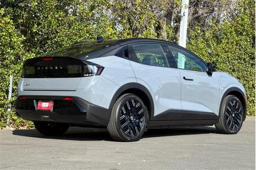 2026 Nissan Leaf PLATINUM+