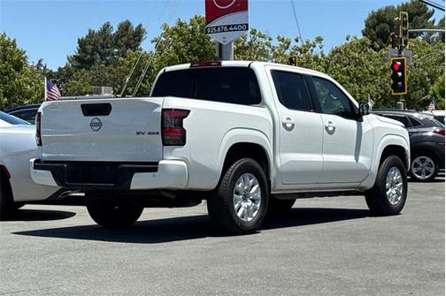 2024 Nissan Frontier SV