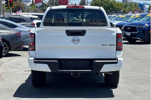 2024 Nissan Frontier SV