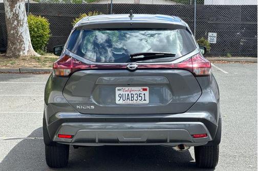 Gun Metallic 2025 Nissan Kicks S
