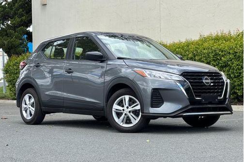 Gun Metallic 2025 Nissan Kicks S