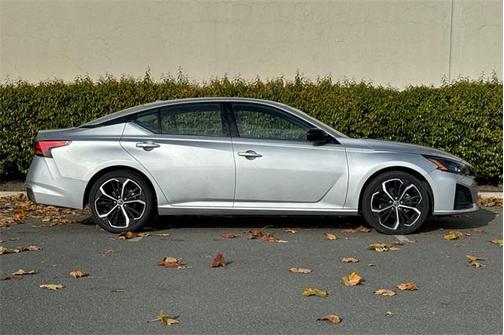 2023 Nissan Altima SR FWD