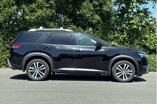 Super Black 2025 Nissan Pathfinder Platinum 4WD