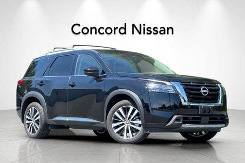 Super Black 2025 Nissan Pathfinder Platinum 4WD