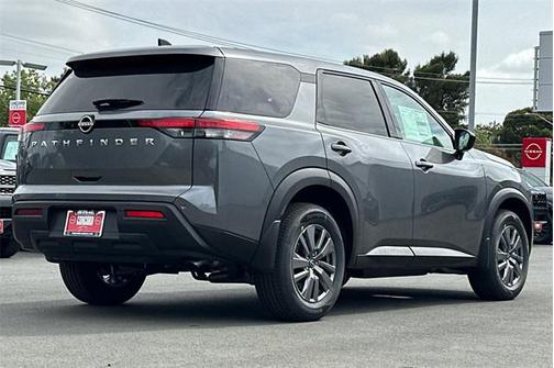 2025 Nissan Pathfinder S FWD
