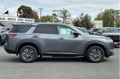 2025 Nissan Pathfinder S FWD