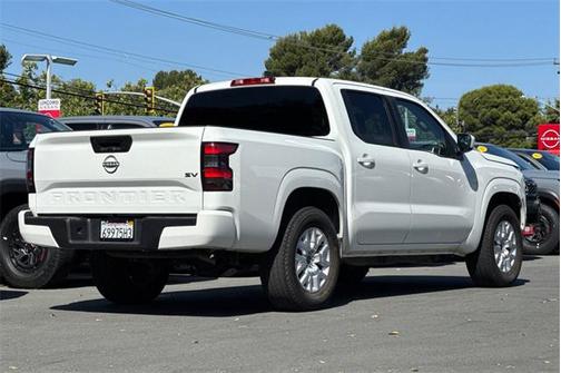 2022 Nissan Frontier SV