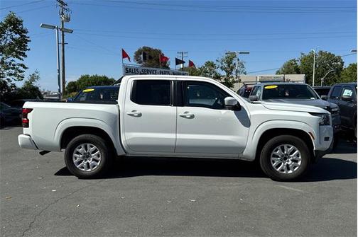2022 Nissan Frontier SV