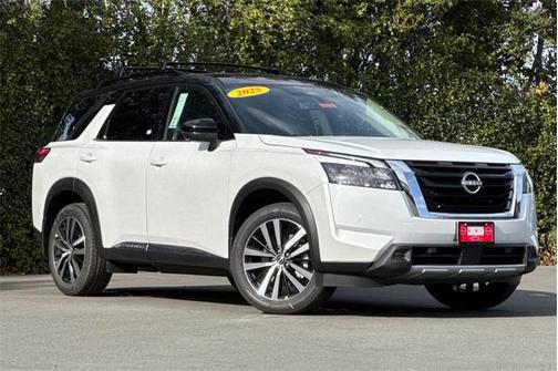 2025 Nissan Pathfinder Platinum 4WD