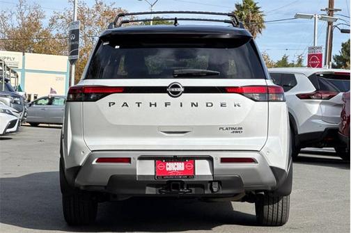 2025 Nissan Pathfinder Platinum 4WD
