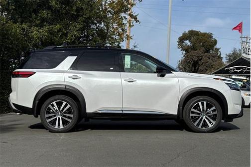 2025 Nissan Pathfinder Platinum 4WD