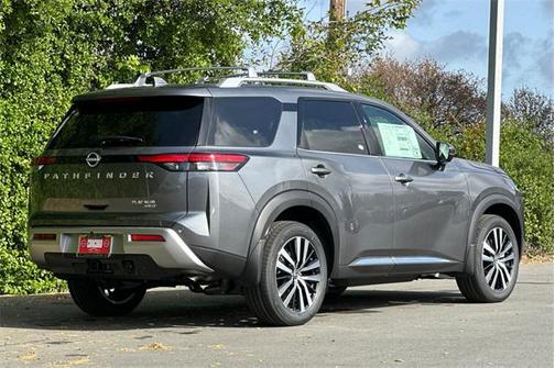 2025 Nissan Pathfinder Platinum 4WD