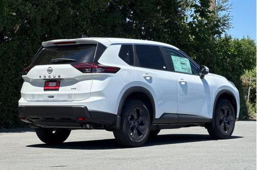 Everest White Pearl Tricoat 2026 Nissan Rogue SV