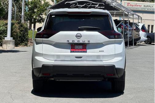 Everest White Pearl Tricoat 2026 Nissan Rogue SV