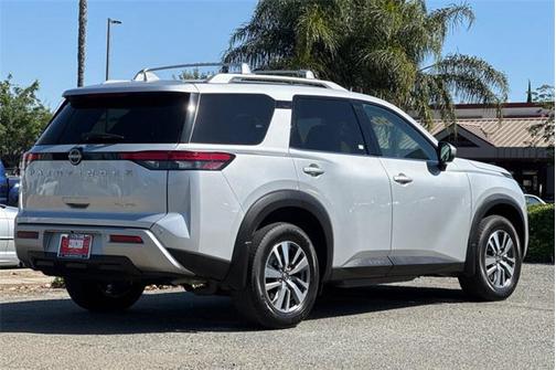 2023 Nissan Pathfinder SL 4WD