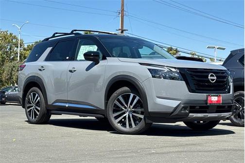 2025 Nissan Pathfinder Platinum 4WD