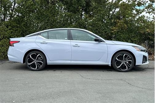 2025 Nissan Altima SR FWD