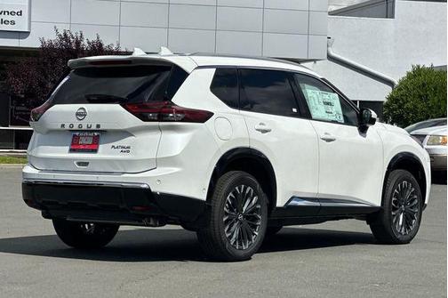 Everest White Pearl Tricoat 2026 Nissan Rogue Platinum