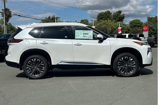 Everest White Pearl Tricoat 2026 Nissan Rogue Platinum