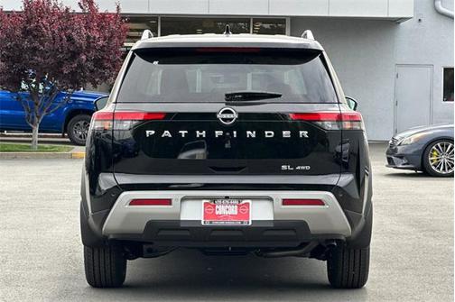 2025 Nissan Pathfinder SL 4WD