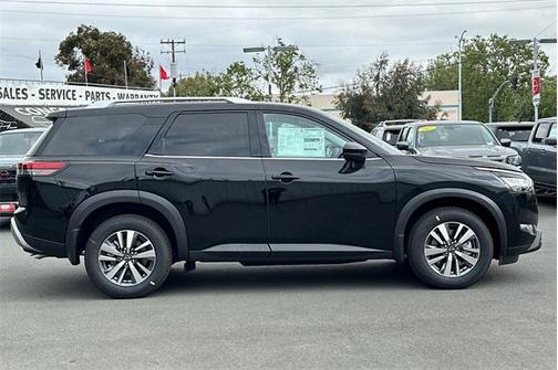 2025 Nissan Pathfinder SL 4WD