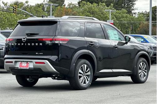 2025 Nissan Pathfinder SL 4WD