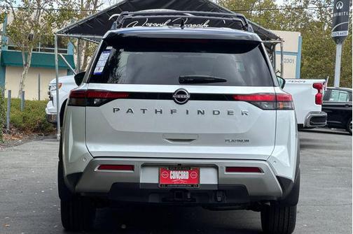 2025 Nissan Pathfinder Platinum FWD