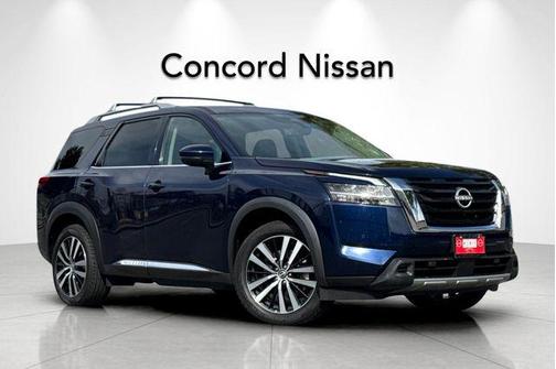 Deep Ocean Blue Pearl 2023 Nissan Pathfinder Platinum FWD